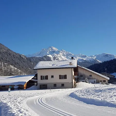 Bauernhof Sot Curtegns Séjour à la ferme Savognin